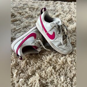 Girls Nike court shoe 5Y